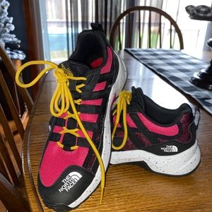 North Face perfect shoes!! Gorgeous color/ style!!